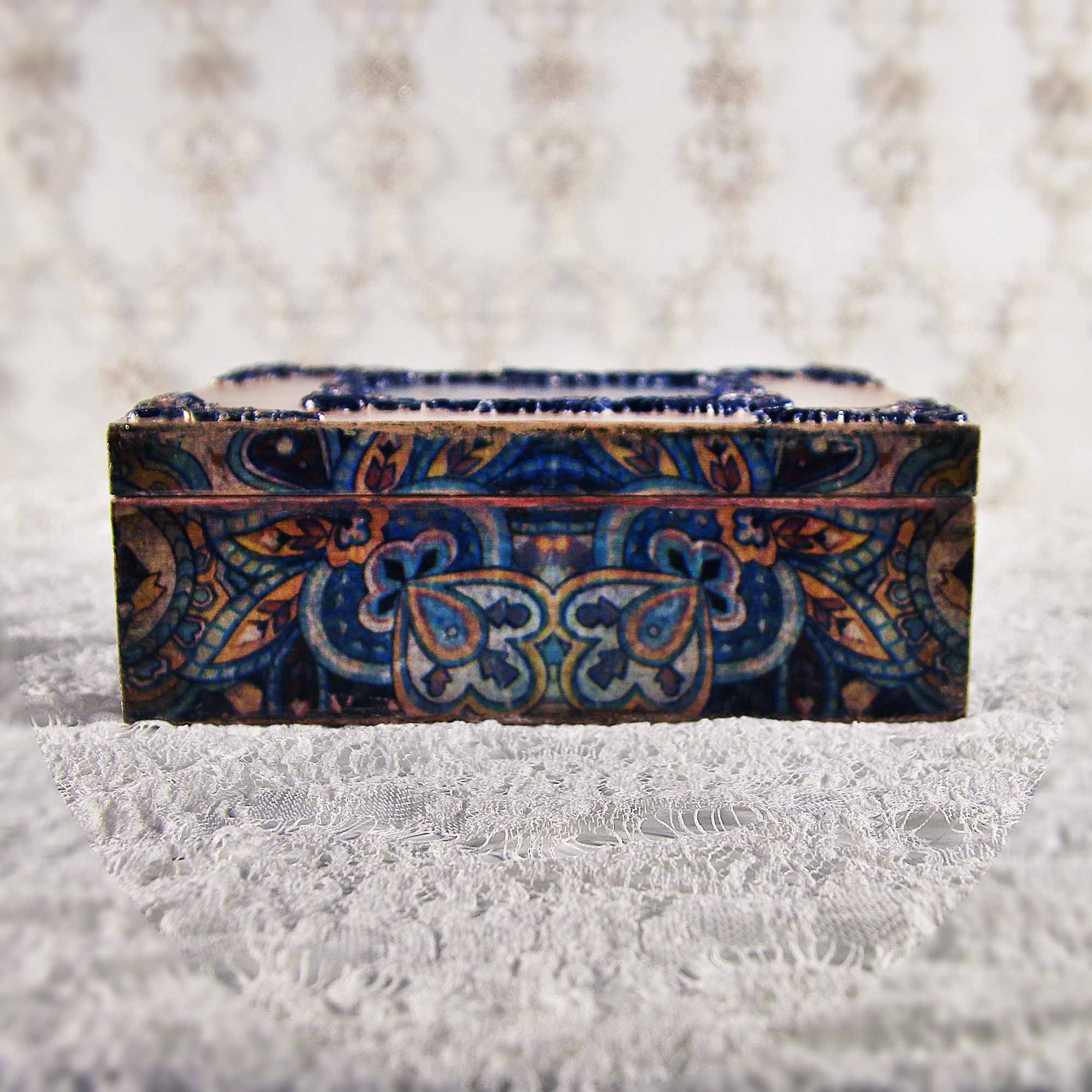 IMG_0436 Vintage retro keepsake box, handmade with decoupage technique, Ρετρό βίντατζ κουτί αποθήκευσης, χειροποίητο ντεκουπάζ