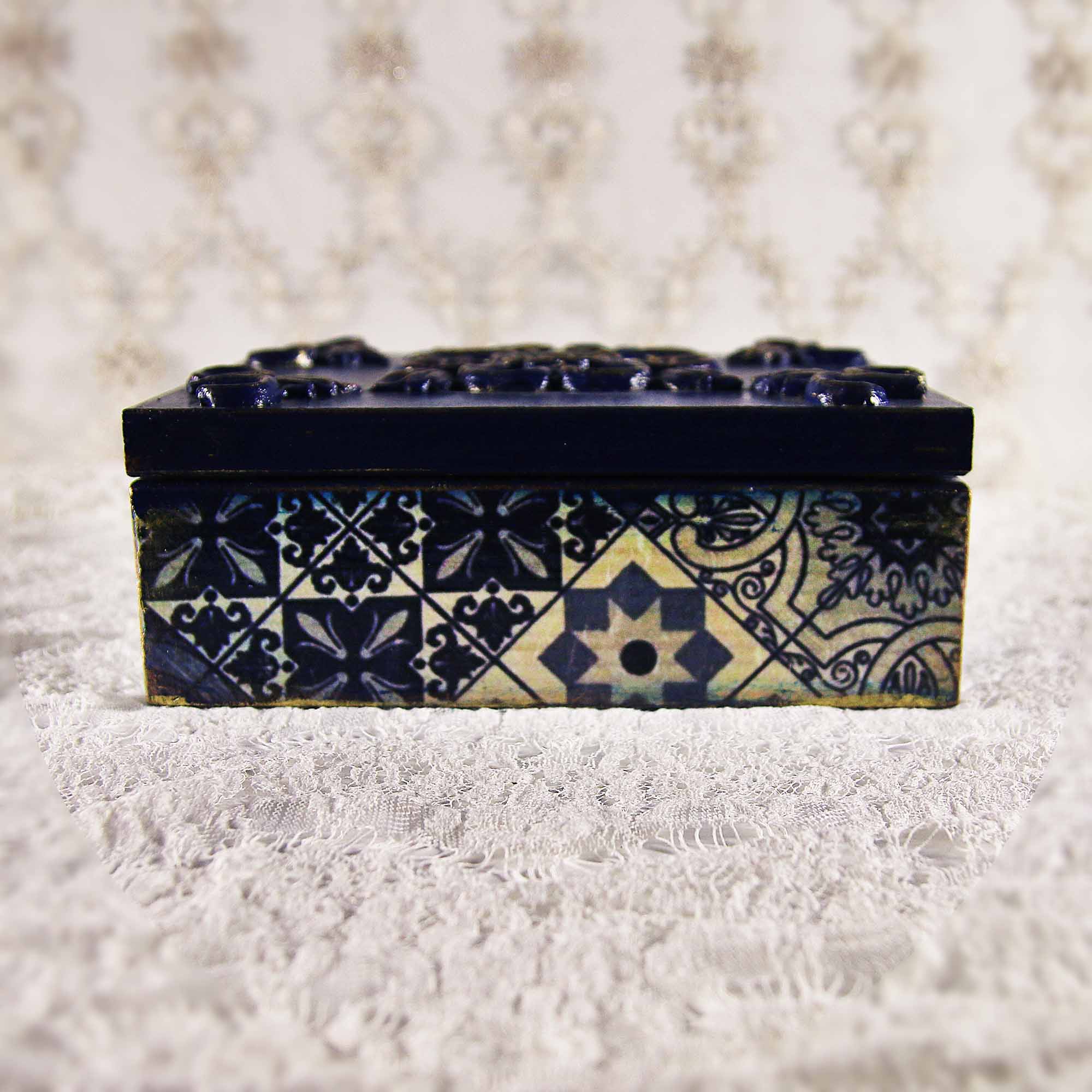 IMG_0441 Vintage retro keepsake box, handmade with decoupage technique, Ρετρό βίντατζ κουτί αποθήκευσης, χειροποίητο ντεκουπάζ