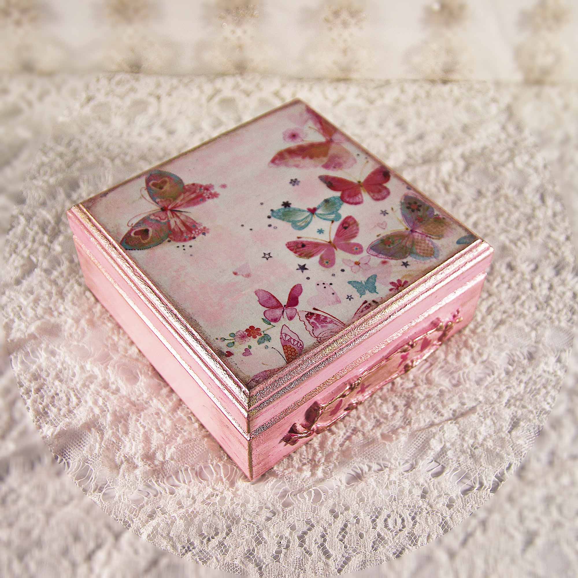 IMG_0451 Vintage retro keepsake box, handmade with decoupage technique, Ρετρό βίντατζ κουτί αποθήκευσης, χειροποίητο ντεκουπάζ
