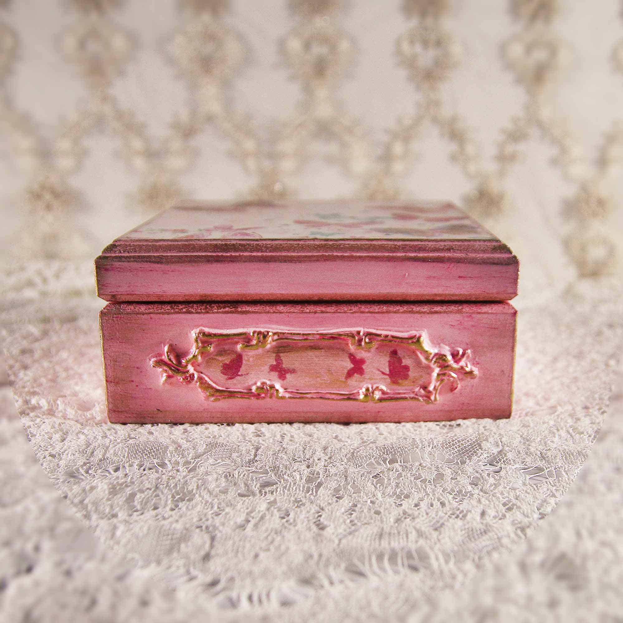 IMG_0452 Vintage retro keepsake box, handmade with decoupage technique, Ρετρό βίντατζ κουτί αποθήκευσης, χειροποίητο ντεκουπάζ