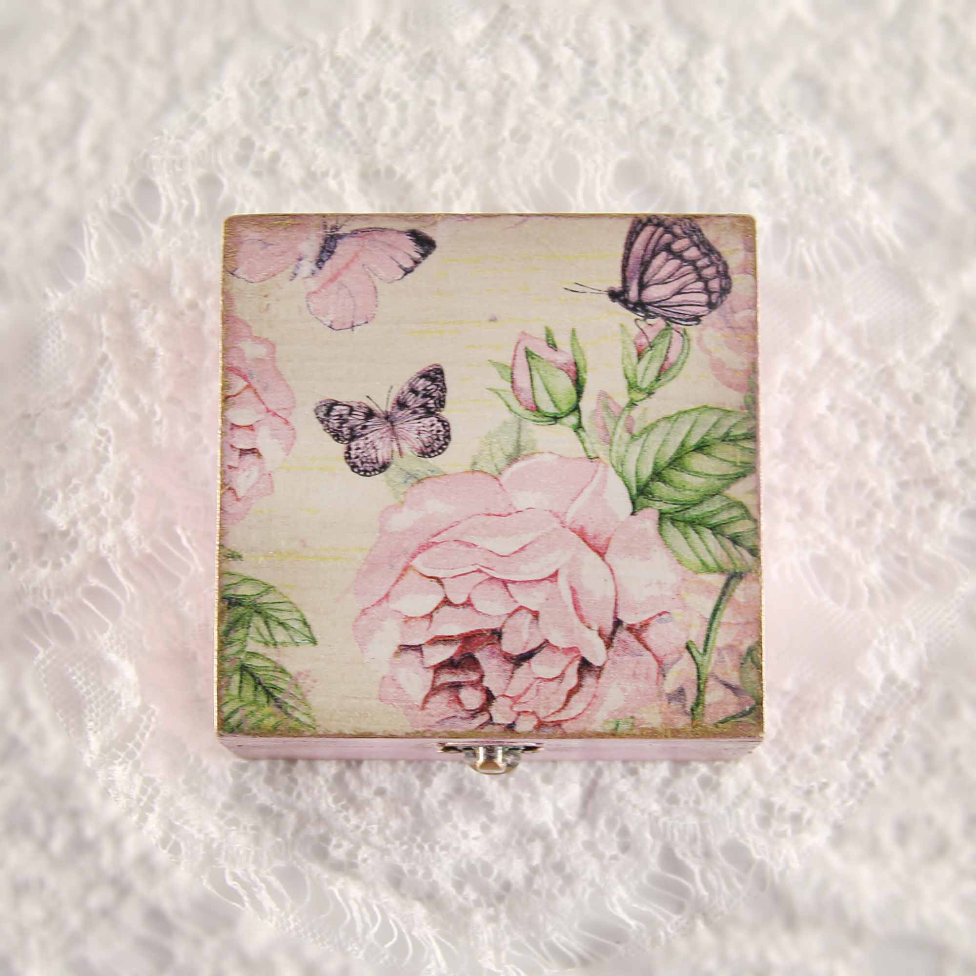 IMG_0596 Vintage retro keepsake box, handmade with decoupage technique, Ρετρό βίντατζ κουτί αποθήκευσης, χειροποίητο ντεκουπάζ