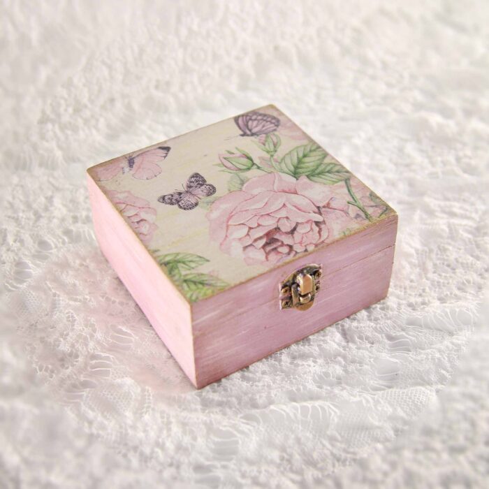 Vintage retro keepsake box, handmade with decoupage technique, Ρετρό βίντατζ κουτί αποθήκευσης, χειροποίητο ντεκουπάζ