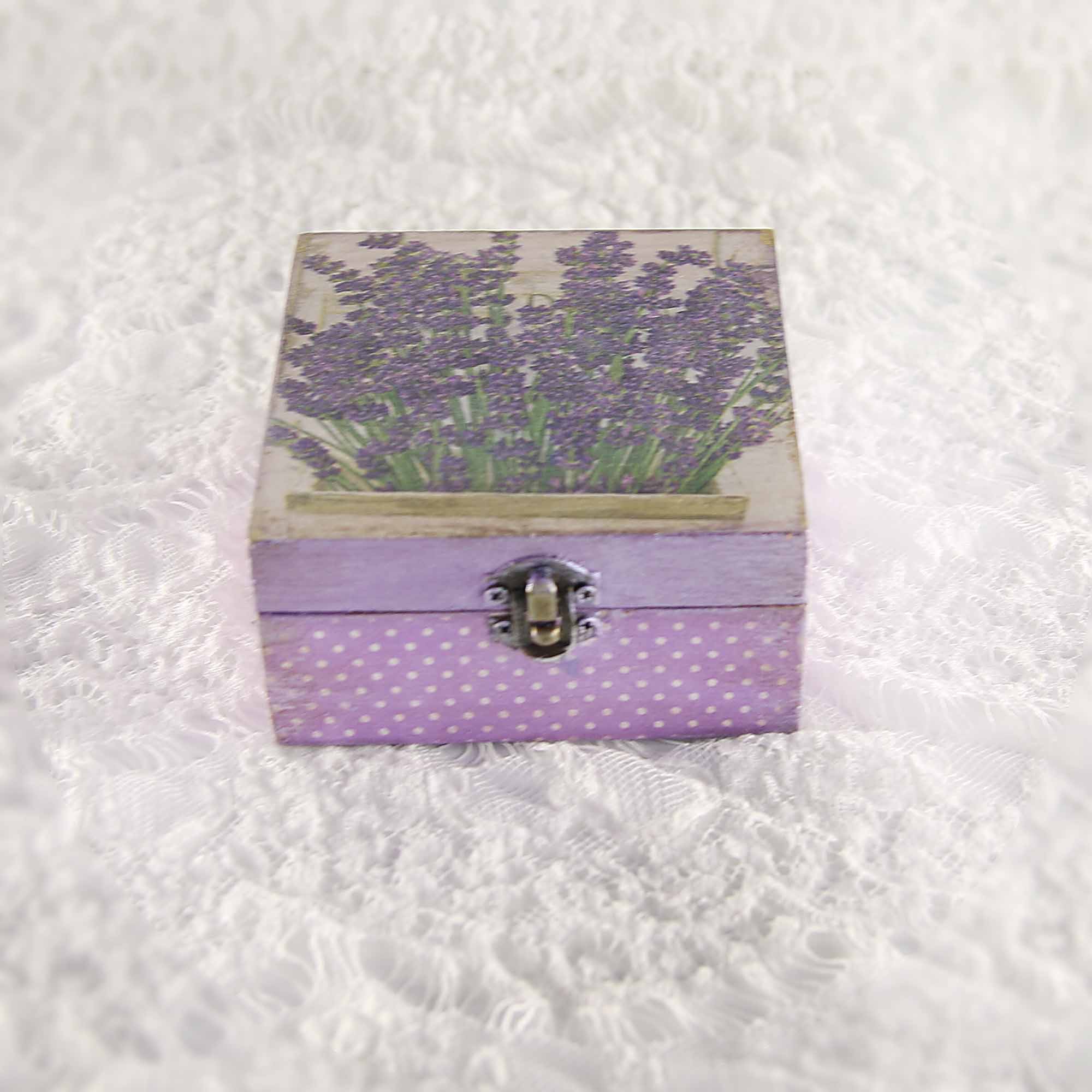 IMG_0602 Vintage retro keepsake box, handmade with decoupage technique, Ρετρό βίντατζ κουτί αποθήκευσης, χειροποίητο ντεκουπάζ