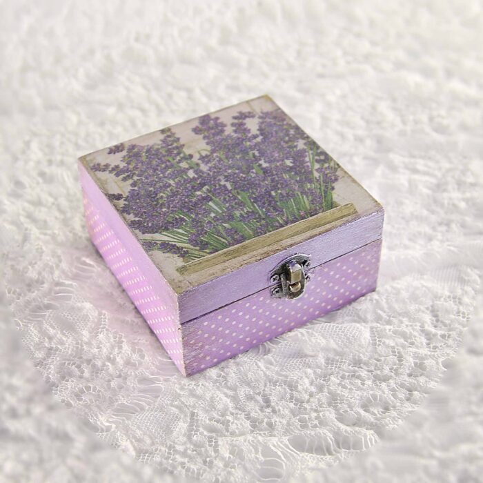 Vintage retro keepsake box, handmade with decoupage technique, Ρετρό βίντατζ κουτί αποθήκευσης, χειροποίητο ντεκουπάζ