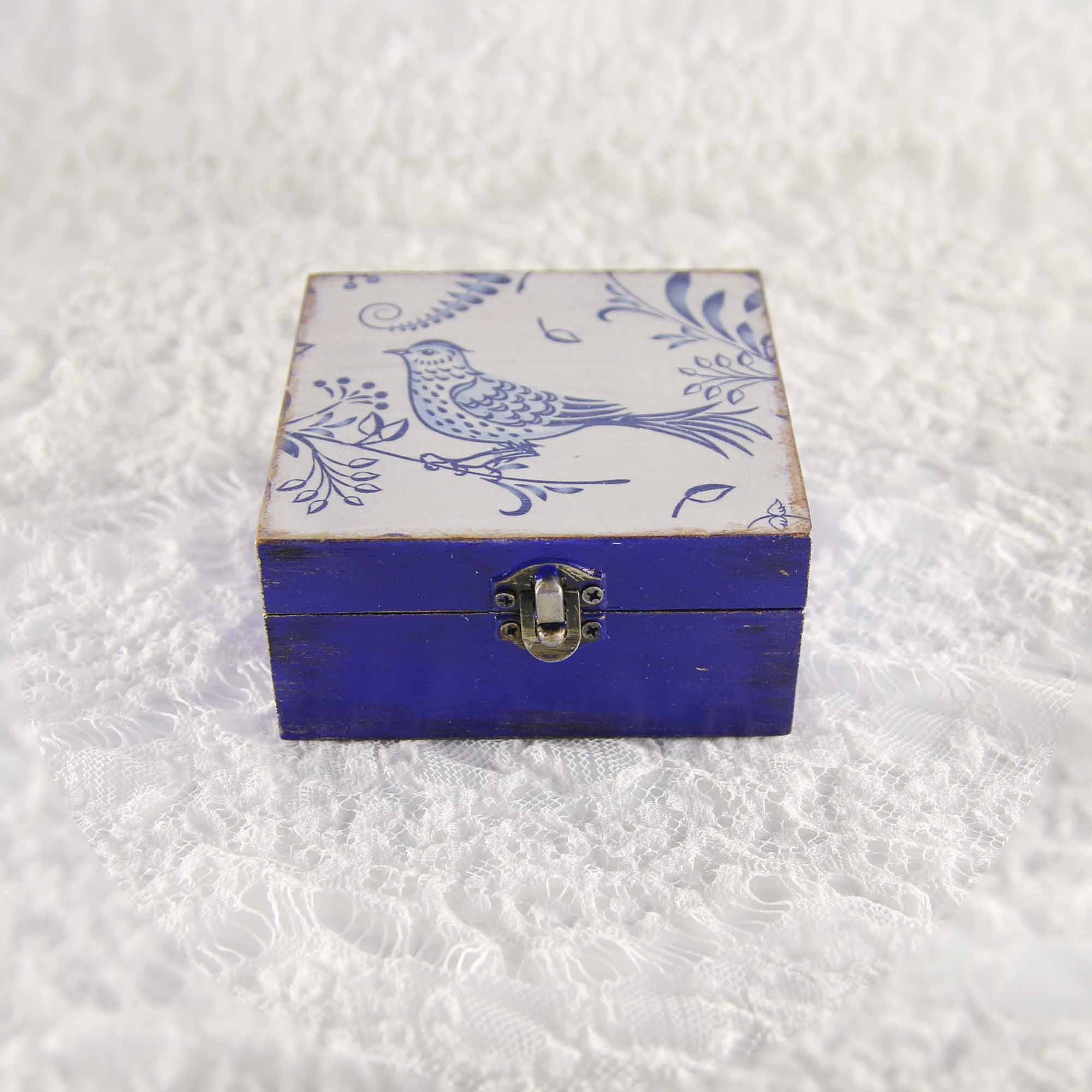 IMG_0607 Vintage retro keepsake box, handmade with decoupage technique, Ρετρό βίντατζ κουτί αποθήκευσης, χειροποίητο ντεκουπάζ