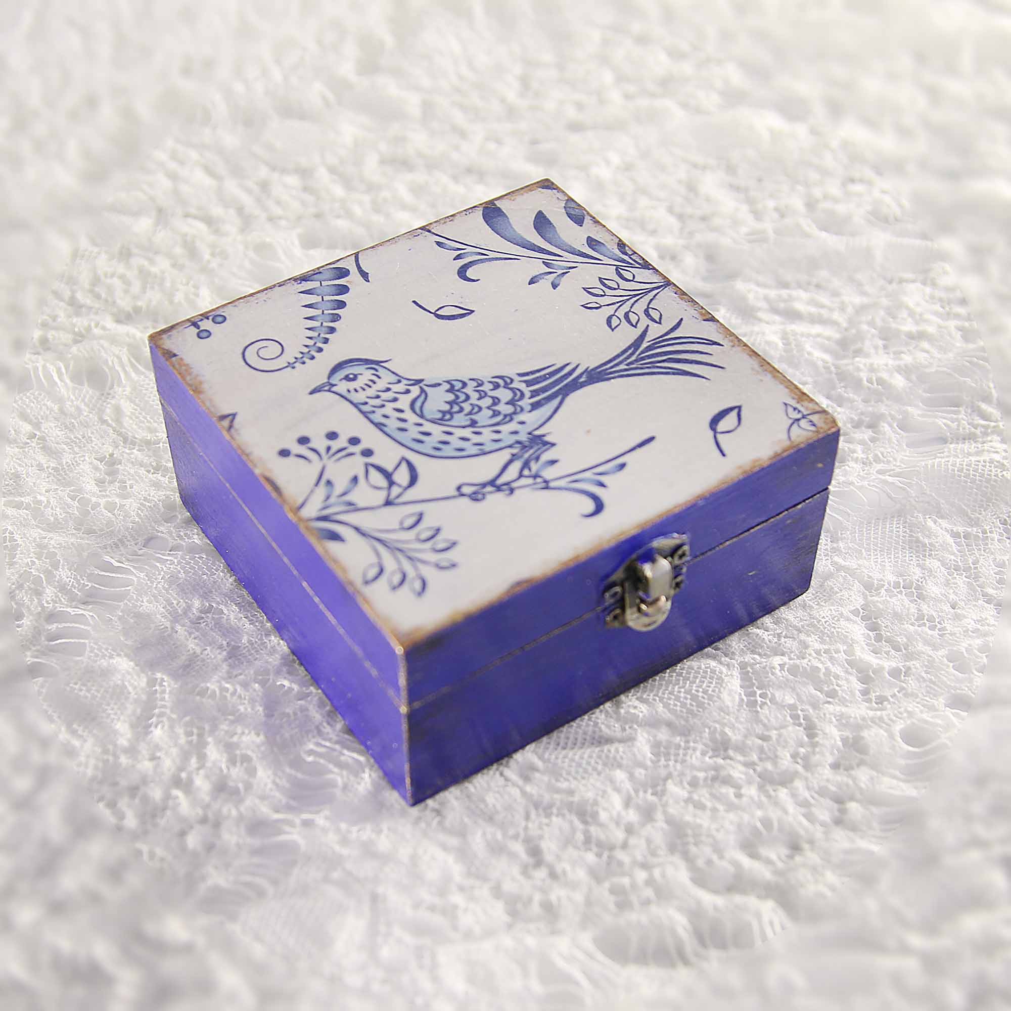 IMG_0609 Vintage retro keepsake box, handmade with decoupage technique, Ρετρό βίντατζ κουτί αποθήκευσης, χειροποίητο ντεκουπάζ