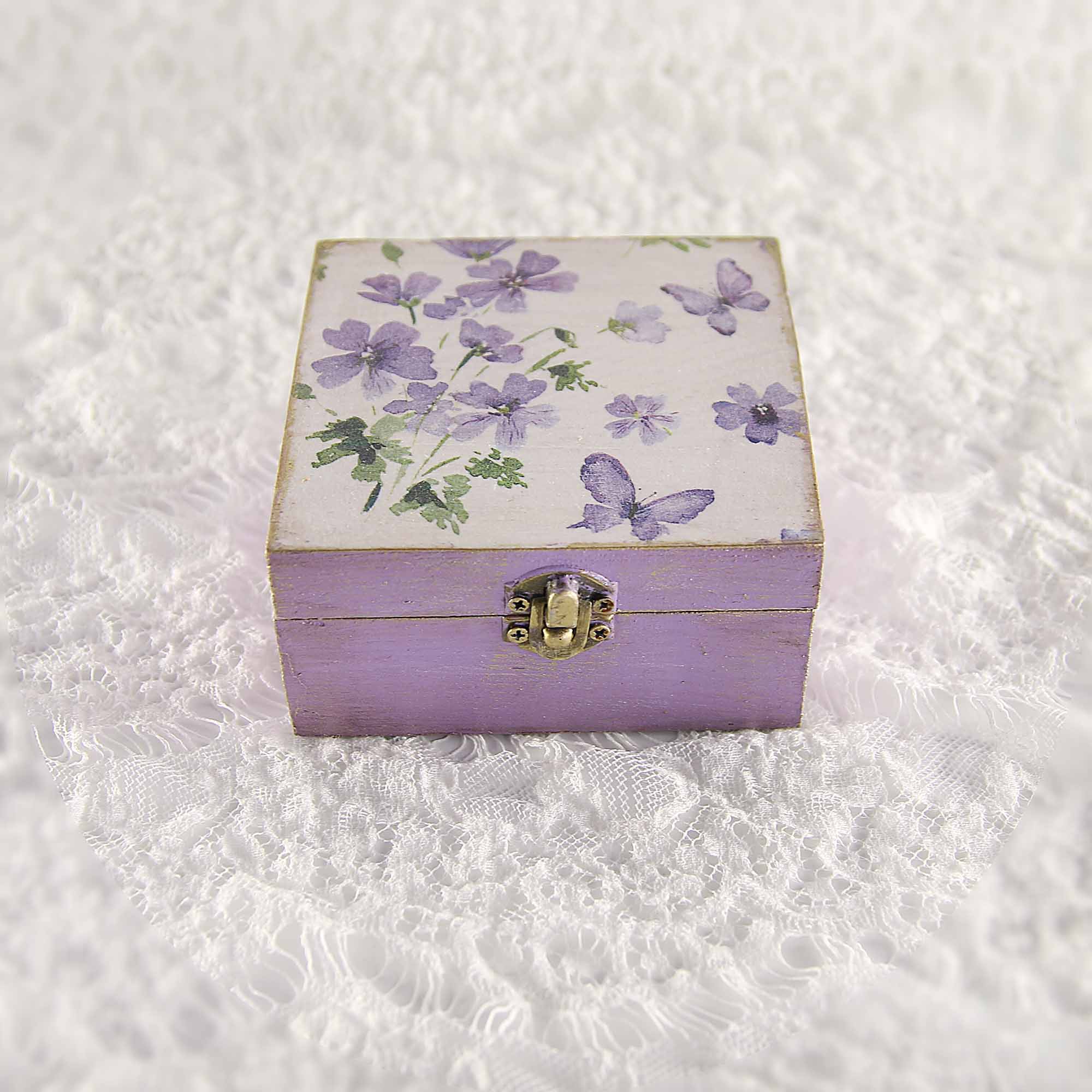 IMG_0612 Vintage retro keepsake box, handmade with decoupage technique, Ρετρό βίντατζ κουτί αποθήκευσης, χειροποίητο ντεκουπάζ