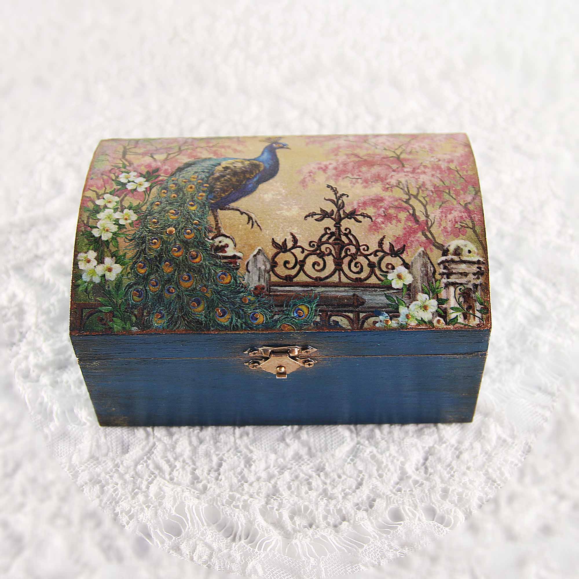 IMG_0630 Vintage retro keepsake box, handmade with decoupage technique, Ρετρό βίντατζ κουτί αποθήκευσης, χειροποίητο ντεκουπάζ