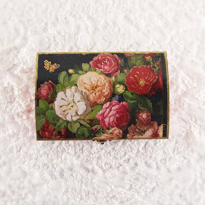 Vintage retro keepsake box, handmade with decoupage technique, Ρετρό βίντατζ κουτί αποθήκευσης, χειροποίητο ντεκουπάζ