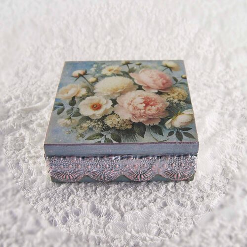 Vintage retro keepsake box, handmade with decoupage technique, Ρετρό βίντατζ κουτί αποθήκευσης, χειροποίητο ντεκουπάζ