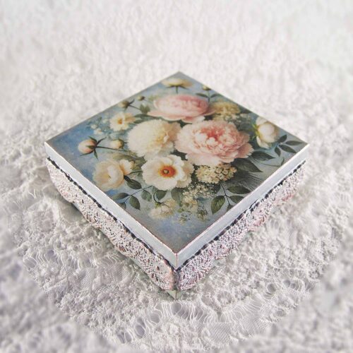 Vintage retro keepsake box, handmade with decoupage technique, Ρετρό βίντατζ κουτί αποθήκευσης, χειροποίητο ντεκουπάζ