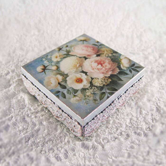 Vintage retro keepsake box, handmade with decoupage technique, Ρετρό βίντατζ κουτί αποθήκευσης, χειροποίητο ντεκουπάζ
