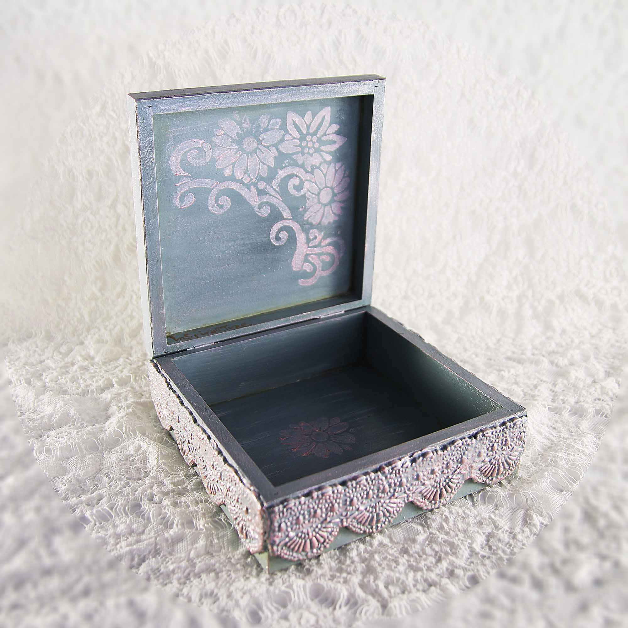 IMG_0698 Vintage retro keepsake box, handmade with decoupage technique, Ρετρό βίντατζ κουτί αποθήκευσης, χειροποίητο ντεκουπάζ