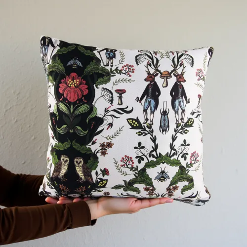 William Morris: Deer Pillow Cover